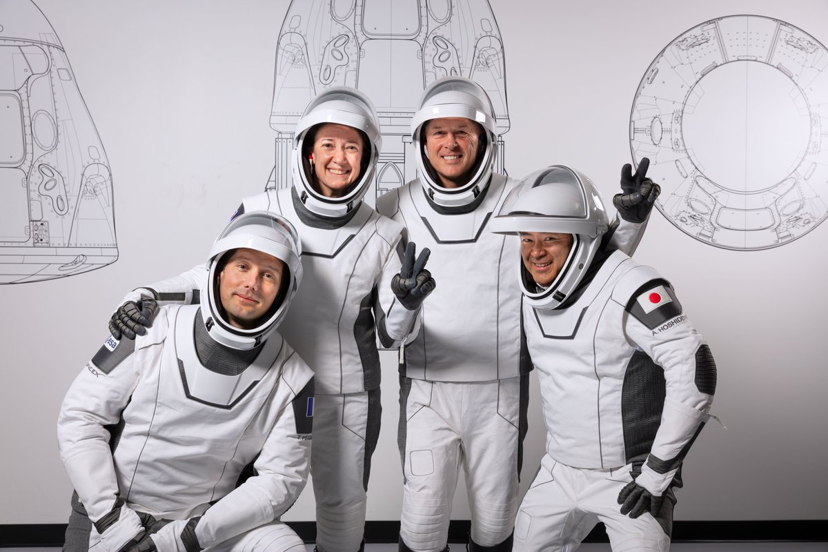 Thom_astro's tweet photo. J-22 avant le lancement : il est temps de faire connaissance avec l'équipage très expériementé du #Crew2 ! Merci à @SpaceX et au très talentueux Ashish Sharma pour ces superbes photos 📸👇 https://t.co/k2qvwa9iim