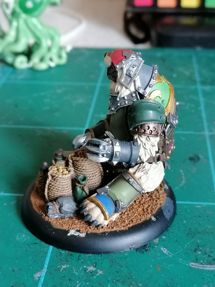 LuckGod84's tweet photo. @privateerpress I'm trying to finish bumble tonight for the #PointADay #PaintPledge for the painting groups challenge https://t.co/tbrOKo3bch