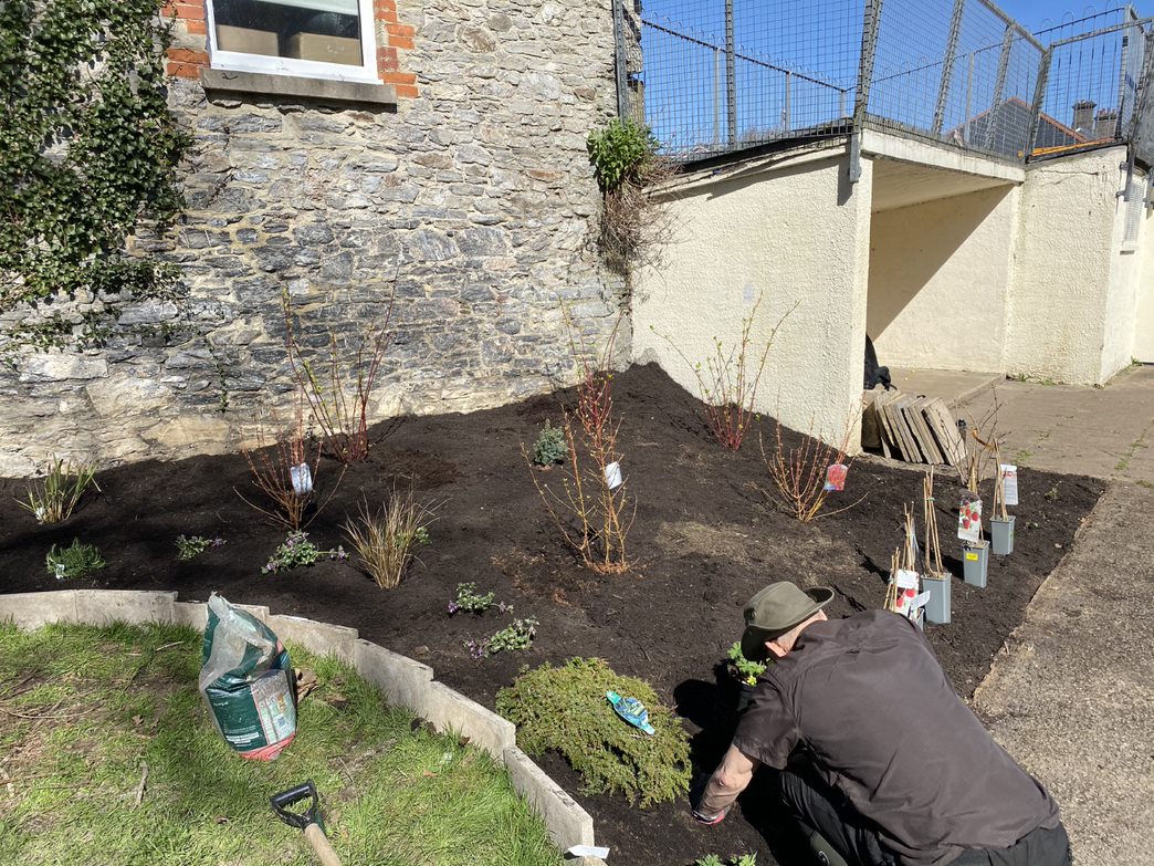 VetsOutdoorsUK's tweet photo. We are very proud to be supporting once again Be Buckfastleigh and their project in Victoria Garden. We are also indebted to the funding we received from the Armed Forces Covenant Fund Trust - Forces for Change.
#community #veteran #gardening #afcft #bebuckfastleigh https://t.co/FT06CCnufs