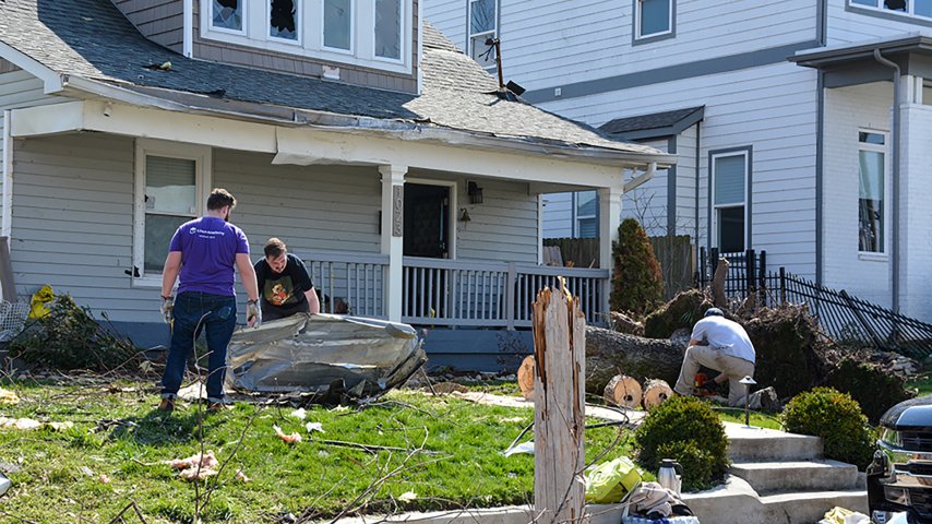 bldgsciences's tweet photo. There's a lot you can do to narrow the path of a tornado. Here are some tips: https://t.co/DcnE9VYHEo #windmitigation #resilience #builtenvironment https://t.co/BwuNdbjnh6