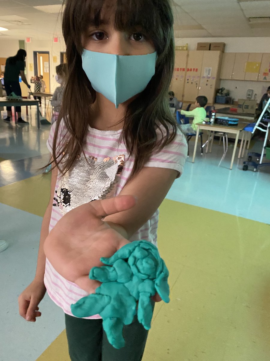 qudsia40's tweet photo. ⁦@MillersKinder⁩ Look at my gingerbread girl :) https://t.co/2CiPdWTp4z