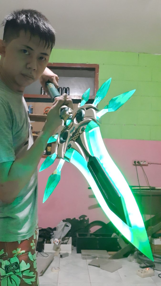 LEE82619688's tweet photo. Done my primodial jade winged spear

Any comission please tweet me

#GenshinImpact 
#genshinimpactfanart 
#GenshinImpactcosplay 
#xiao
#acrylic 
#LED https://t.co/aHxOHwa4Q7