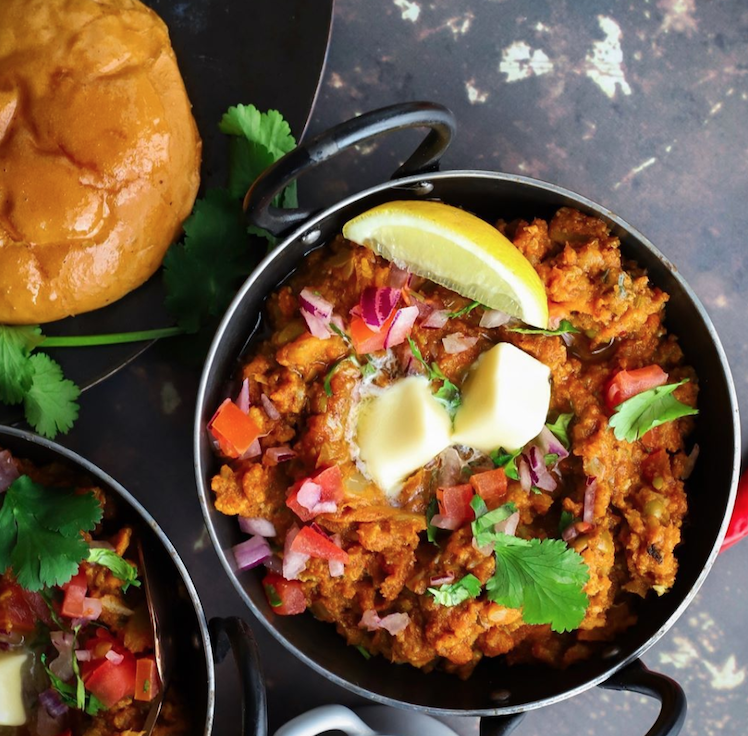 Pau bhaji anyone? As an Indian bite at your #desi wedding #YesPlease