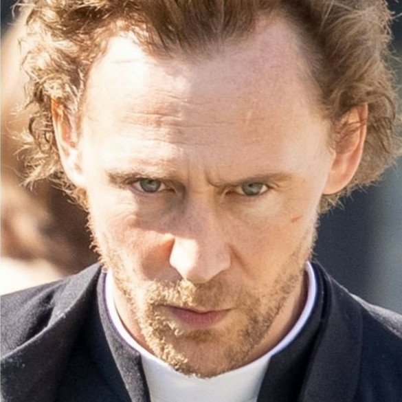 RenonVeronique's tweet image. I was sure that reverend #WilliamRansome was in fact #Loki hiding...😂