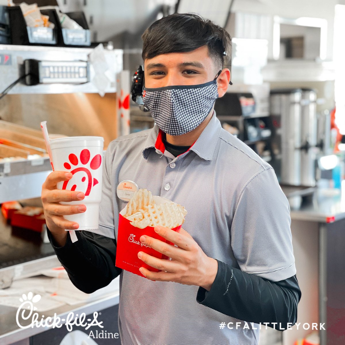 CFA59LittleYork's tweet photo. Everything is bigger in Texas so why not make your meal a large?  #TexasSize #TooGoodNotTo https://t.co/ZNEb7QhbuI