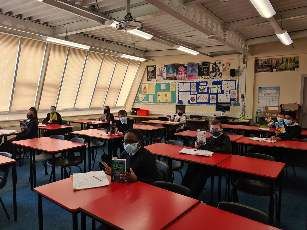 CNHS_EngModLang's tweet photo. Our S1s received their #NLCReadtoSucceed books today! Celebrations all round 🥳📚 @CN_HS @LibraryCnhs @CNHSMrsM https://t.co/EnduByalmg