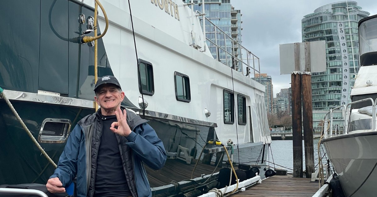 All it took was a mask and a pair of fins for Serge Leclerc to dive in! 
powerboating.com/diving-in-with…
----------------------------
#powerboating #boating #boat #boatlife #boatinglife #powerboatphotography #diving #vancouver #underwaterphotography #underwaterlife #marina #Docks #Canada