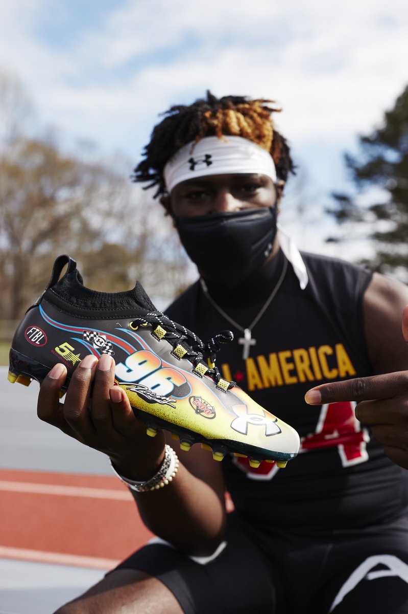 TheUCReport's tweet photo. Next up for @AllAmericaGame @UAFootball Camp Series...Ohio!! Columbus here we come 4/10-4/11...Let’s go!! #Compete @TomLuginbill @CraigHaubert @DemetricDWarren @HamiltonESPN https://t.co/ibMUIOqnOz
