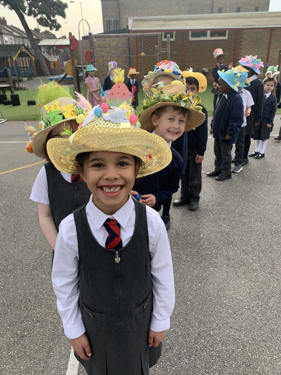 Holy Cross School tweet media