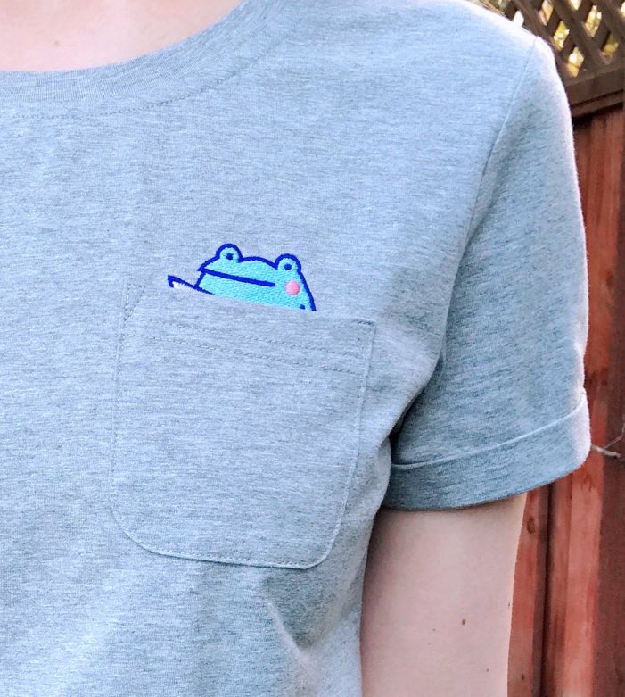 rainylune's tweet image. peek a boo 🐸🔪