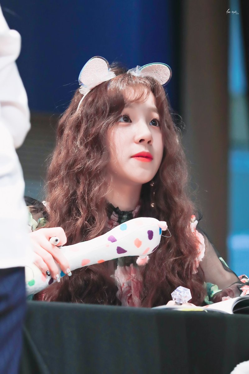 CocoaConutmilk's tweet photo. 180603 강남 팬싸인회
Happy April Fools Day~ ♡🤣

#G_I_DLE #GIDLE #여자아이들 #YUQI #雨琦 #우기 https://t.co/Ob0odKiR1X