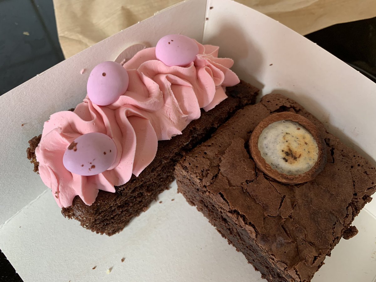 Lins_Rumbold's tweet photo. I can see my #lockdownlard returning for Easter, after managing to shed it over the last few months ... Trying to be good, but honestly, life is too short not to enjoy some cake.
(Not both for me. Honest 😇) https://t.co/izjWfYKYyw