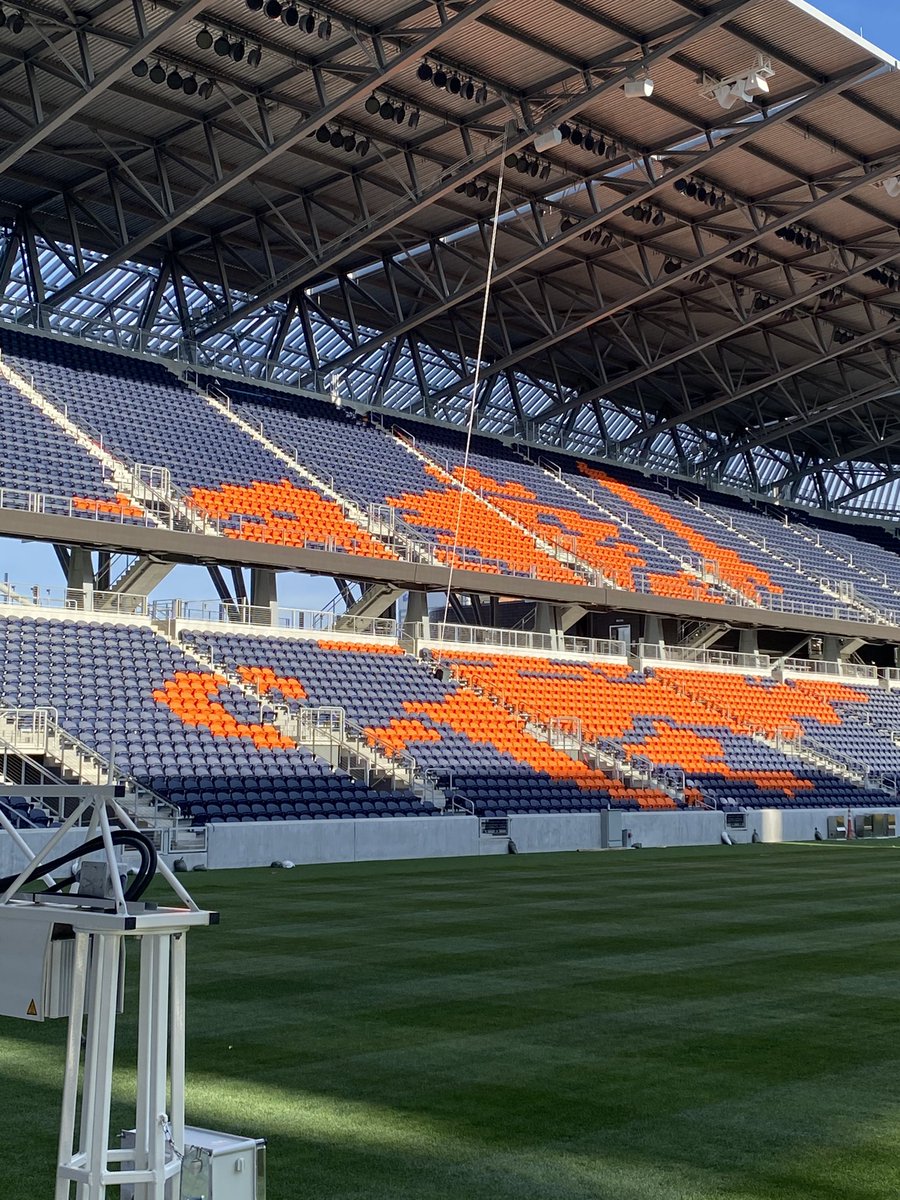 TheBriogaid's tweet photo. Anyone else struggling to believe this is real life? @fccincinnati @DieInnenstadt @Hangar937 @ThePrideCincy @WestEndStadium
#ThisIsSoccerInCincinnati #SeemsImpossible
#ItHasOnlyBeenSixYears
#WeDidThisTogether
#FCCincy #TheBailey #WestEndStadium https://t.co/tNRc9ZCCaG