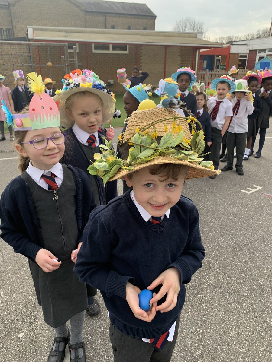 Holy Cross School tweet media