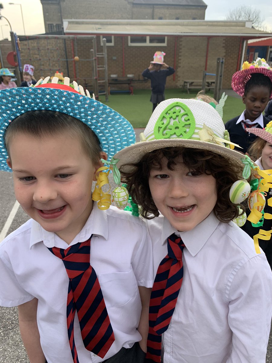 Holy Cross School tweet media