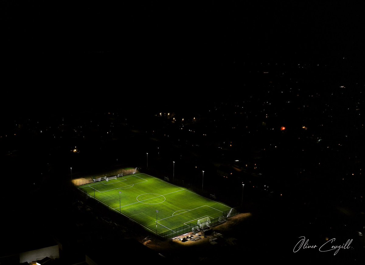 skyvantagepro's tweet photo. Finally able to get the drone up to take some night time images of the new Football Pitch in Berwick-upon-Tweed.

How amazing does it look at night. 🚁😊🥅
#drone #nightshoot #football #pitch #visitberwickupontweed #visitberwick #dronelife #promotion #northumberland #birdseyeview https://t.co/RuIKTpzqAD