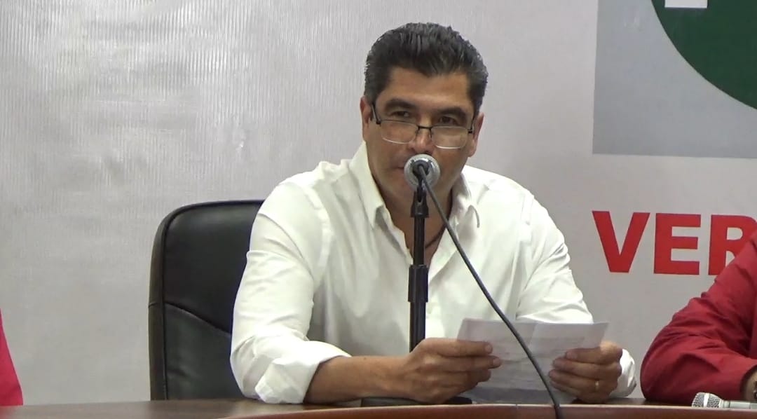 EspejoDelPoder_'s tweet photo. “Seré facilitador para la alianza en Xalapa”: David Velasco Chedraui - 
“El escenario actual me obliga a reflexionar sobre la imperiosa necesidad de que nos mantengamos unidos para mejorar las condiciones de ... - https://t.co/GKkInsbTgZ https://t.co/l24wNLLbkI