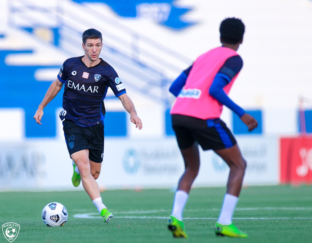 Alhilal_FC's tweet photo. 📸 #الهلال ⚽️💙
#كبير_آسيا https://t.co/c2eM5mrf0F