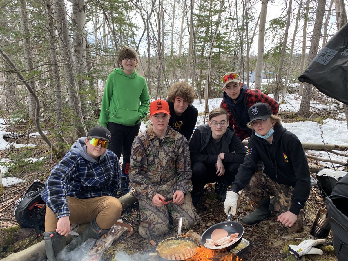 mmelegrow's tweet photo. Few pictures from our boil up. Beautiful day outdoors! 🪵🔥🌦⁦@hillviewacademy⁩ ⁦ https://t.co/cH8Uuj2VMI