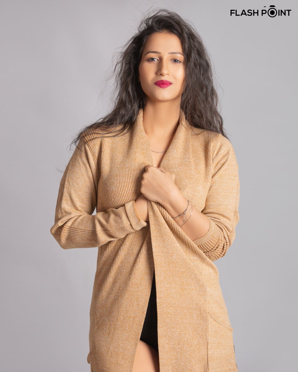 fpcreatives's tweet photo. Looking effortless takes a lot of effort.
#Flashpoint #FlashpointCreatives #MehulShahPhotography #JaspreetKaur #SmileyFace #messyhair #woolenshrug #redlipstick #boldness #bollywoodactress #bollywood #Actress #bollywoodstyle #Model #bollywoodfashion #redlips #alternativegirl https://t.co/Wq73mEhPLb