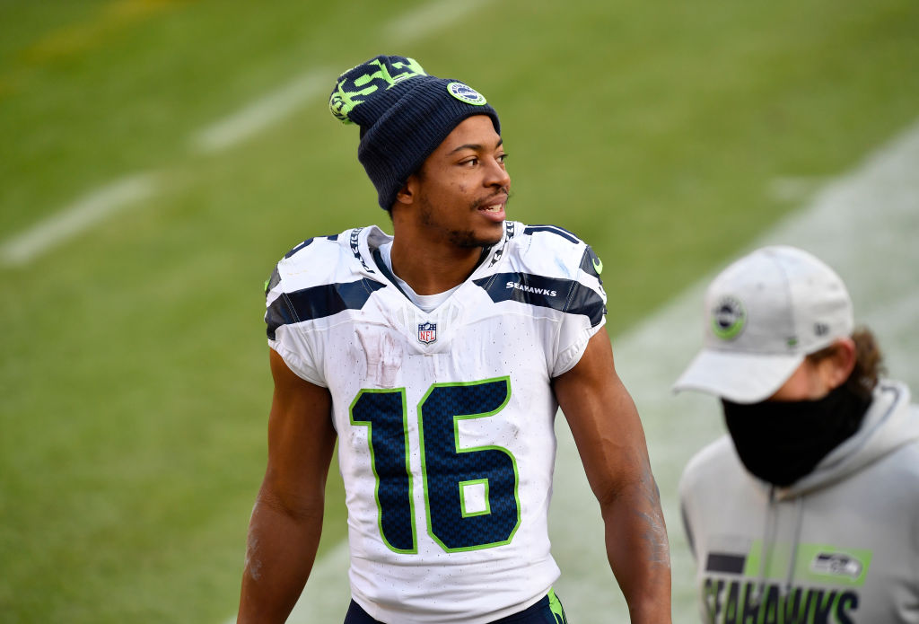 Bleacher Report (@bleacherreport) on Twitter photo Seahawks are signing WR Tyler Lockett to a four-year, $69M extension, per @adamschefter
$37M guaranteed for the veteran💰 <a href="/brgridiron/">B/R Gridiron</a> Seahawks are signing WR Tyler Lockett to a four-year, $69M extension, per @adamschefter
$37M guaranteed for the veteran💰 <a href="/brgridiron/">B/R Gridiron</a>