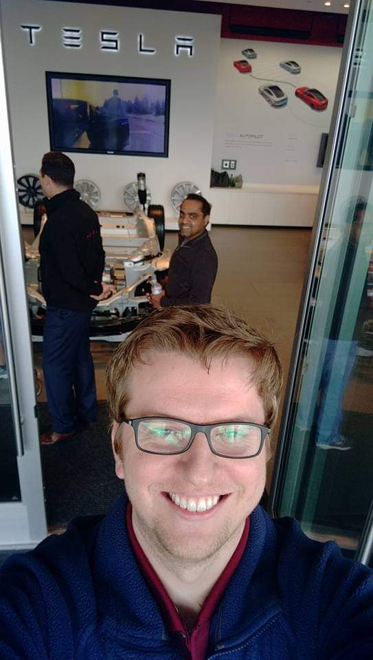 Peter00425263's tweet photo. 5 years ago today, I stood in line over lunch to order my Model 3. Love the car! #Model3AWD #Tesla #ElonMusk ππΎ https://t.co/QP6ZWxyBSc