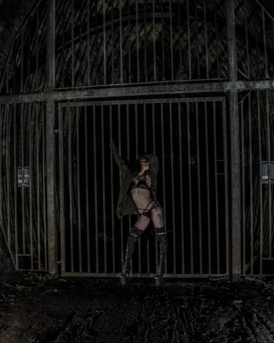 Princesslegs89's tweet photo. Maybe this cage has been a cocoon all along..
🖤
Photo by the fab 2
Urbex Mole

Head to my @OnlyFans for a special Easter discount 😈😘

#footfetısh #femdom #onlyfans @OnlyfansFinder @RTDoms @Femdom__World @onlyfansgoddess https://t.co/NrXheM6GJO