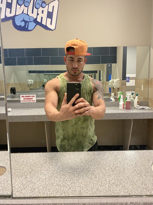Hunter Vance - 😜 https://t.co/dtVG8bKZaf
