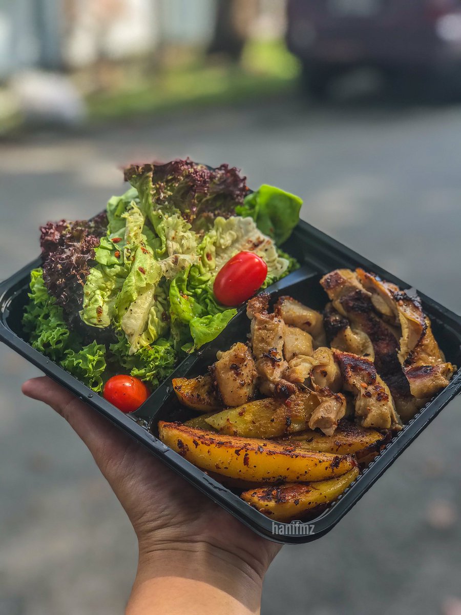 hanifmz's tweet photo. Salam guys. Saya Hanif, beberapa hari lepas saya kemalangan &amp; kereta terpaksa masuk bengkel, mungkin sampai raya. Jadi, saya tak boleh niaga di gerai. Terpaksa niaga dari rumah. Siapa yg nak order Chicken Grill Salad &amp; El Grande, boleh Whatsapp saya.

Mohon RT untuj rezeki saya. https://t.co/ifafjKRsa9