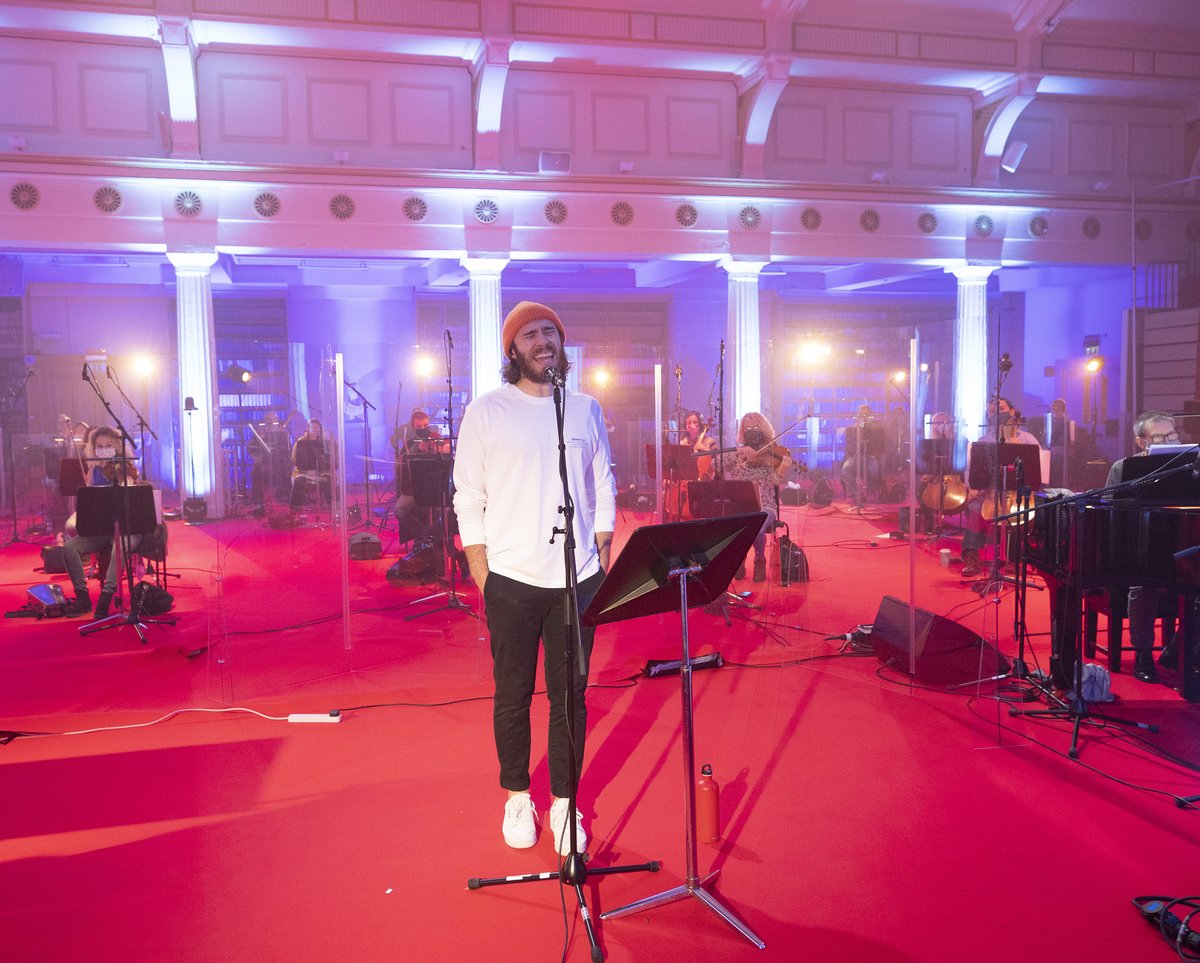 rte's tweet photo. Don't miss this very special music broadcast ⬇️

📻 On Monday Apr 5th at 2pm on @RTERadio1, you can enjoy music from the @rte_co with Tolu Makay, Emma Langford, Dana Masters, James Vincent McMorrow, Liam Ó Maonlaí, John Spillane, Paul Frost’s The Burning of Cork &amp; many more. https://t.co/D5TKncjfwP