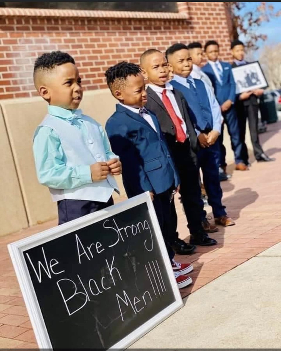 MhlongoTukie's tweet photo. Retweet if u see future leaders #SABCRetrenchments #Somizi #PearlThusi https://t.co/nxOw705Bw5