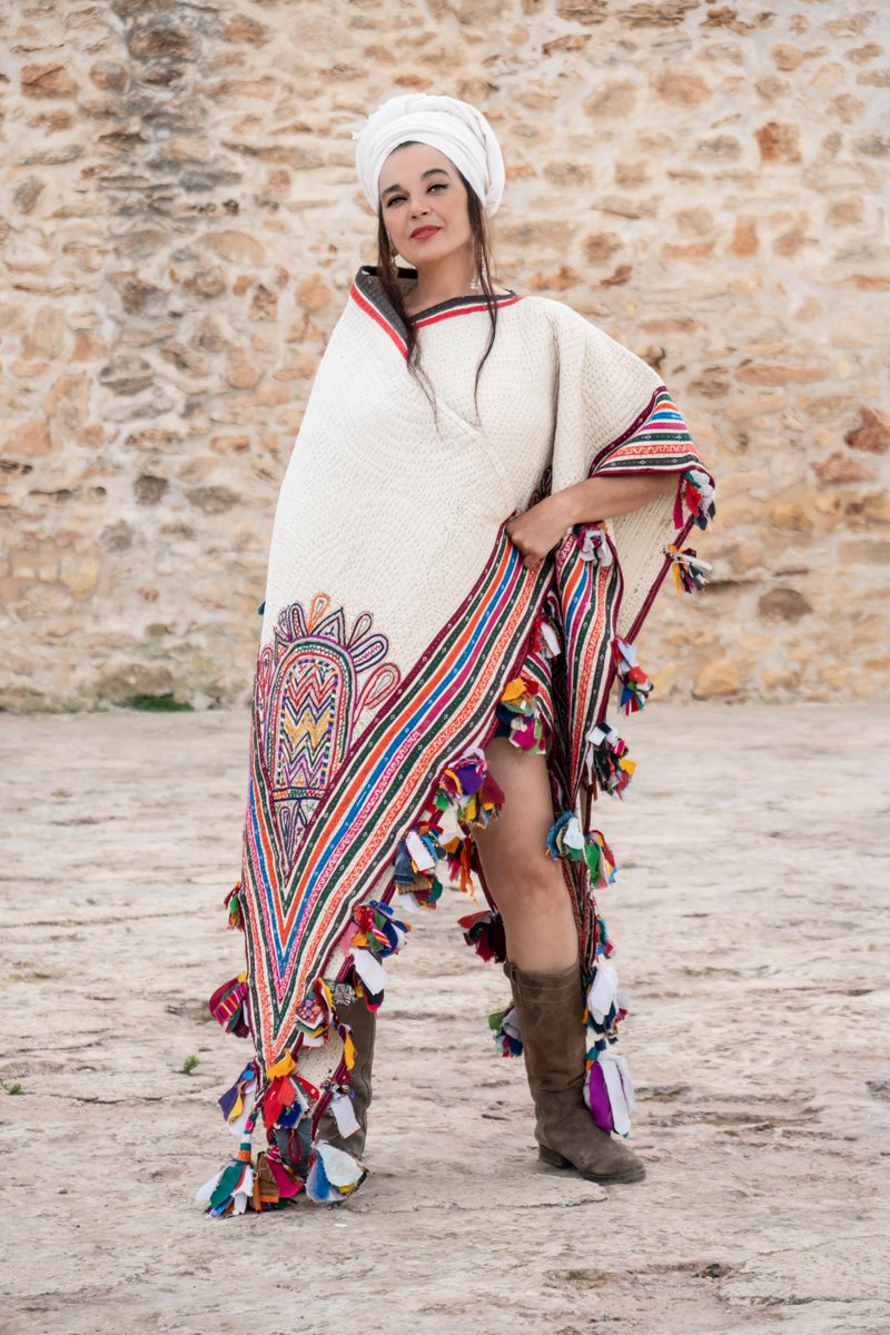 Need some mid-week motivation? Ours is listening to <a href="/MarinahOfficial/">Marinah - Odb</a>’s new album "Heroínas" 🙌
fanlink.to/HEROINAS