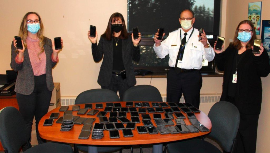 Victim Services Wellington received 20 of more than 200 cell phones donated to 11 Victim Services agencies across Southwestern Ontario. <a href="/kaykreutz/">Kayla Kreutzberg</a> has the full story on our site - 887theriver.ca/2021/03/opp-do…