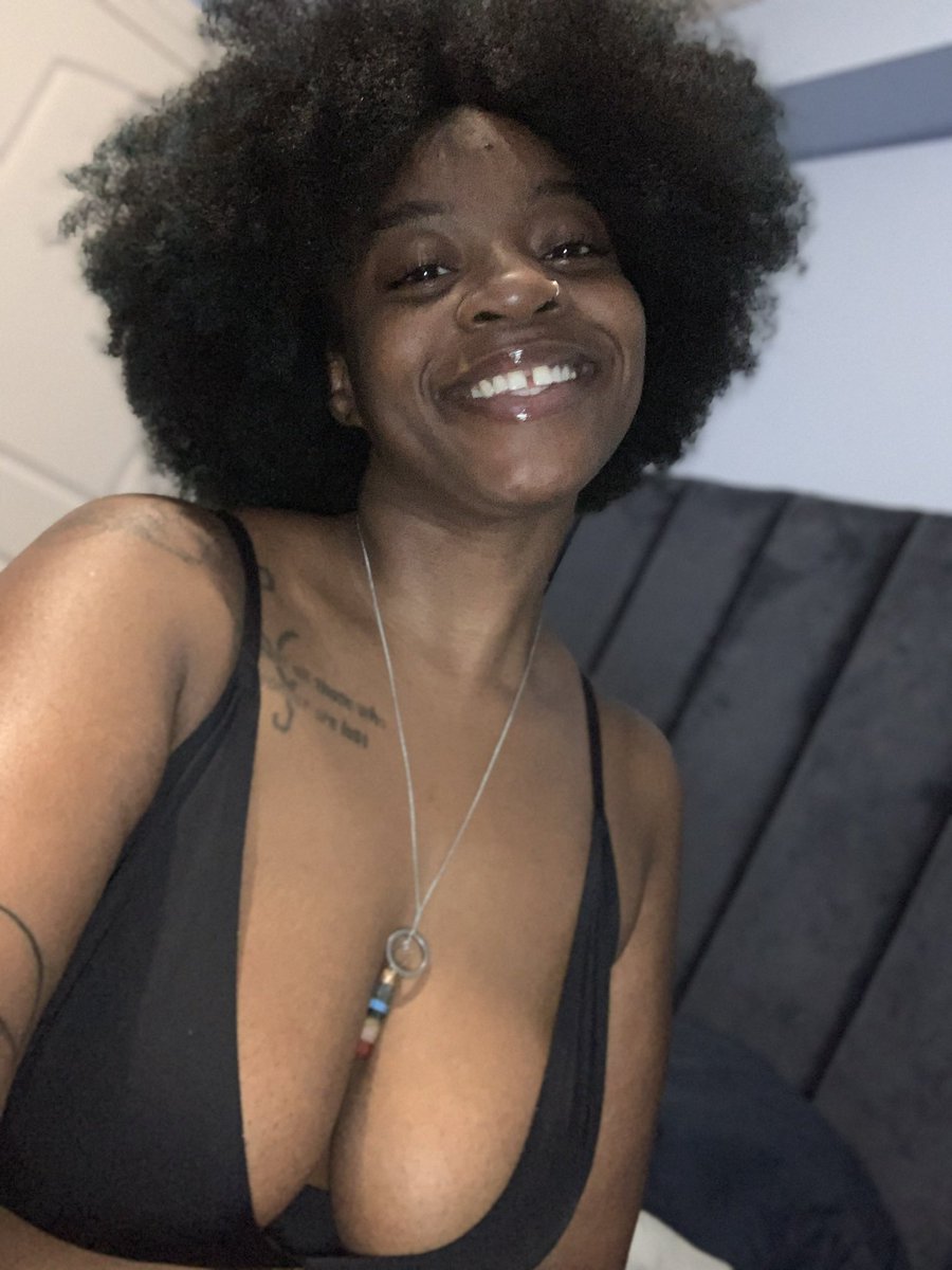 WannaPoPRoxxx's tweet image. That tweet made me wanna appreciate my gap lol #GapNation #GapGang