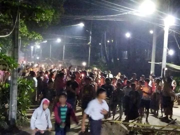 nslwin's tweet photo. Night Protest in Bago.

#WhatsHappeningInMyanmar #Mar31Coup #MilkTeaAlliance #AntiFascistRevolution2021 https://t.co/7V7dJLxdcK