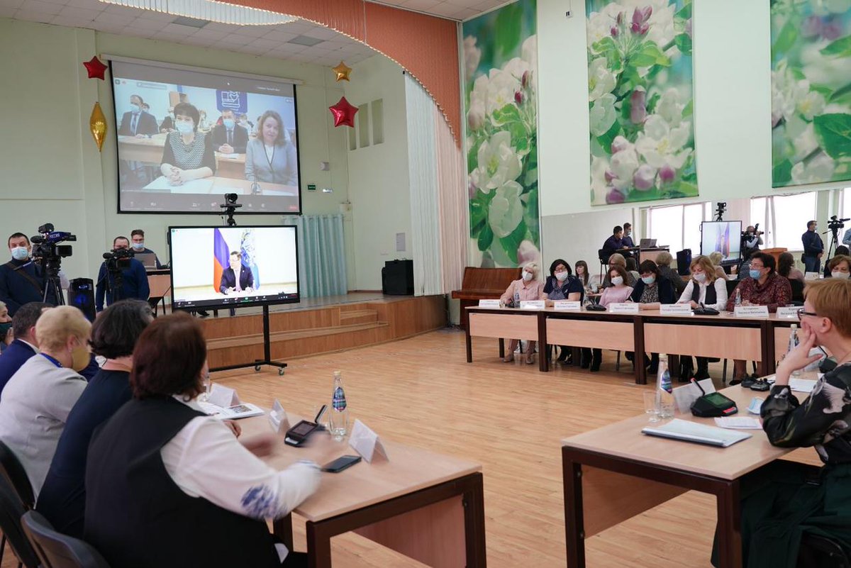 Дмитрий Азаров предложил областному родительскому собранию подключаться к урегулированию конфликтов в школах sova.info/news/dmitriy-a…