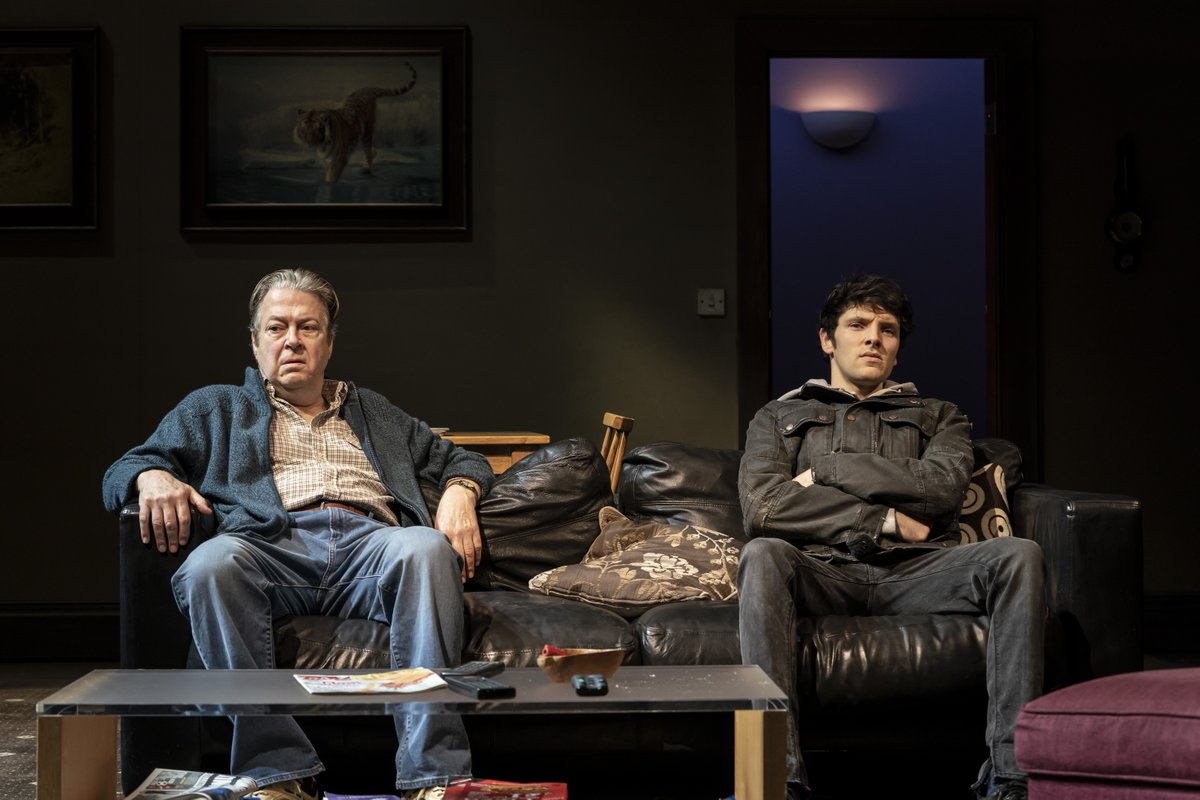 _bridgetheatre's tweet photo. Our last production with a full house! Miraculously we managed to perform the full run before having to close. What a pleasure it was for full audiences to see Caryl Churchill's A Number. 

📸 Johan Persson
Designer: Lizzie Clachan
Lighting Designer: Peter Mumford https://t.co/4g4jYoojKd