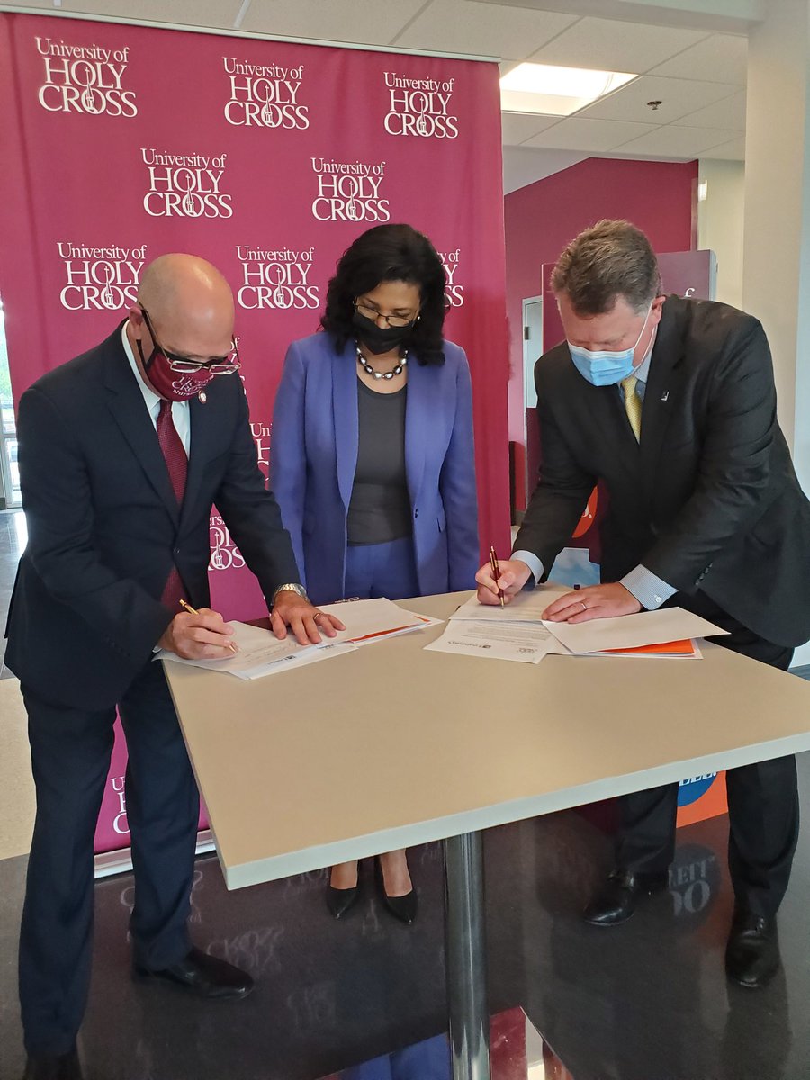 UofHC's tweet photo. The University of Holy Cross and Louisiana Community &amp; Technical College System have signed a Transfer Articulation Agreement to create greater pathways for future students of the great state of Louisiana. @StantonMcNeely  @golctcs @KimHunterReed @LA_Regents @LCTCSpresident https://t.co/NXMkY1AS0M
