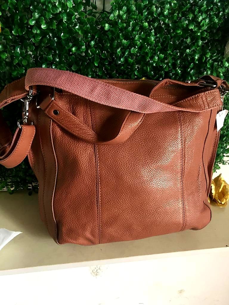 bagplusshop's tweet photo. This large capacity leather handbag is just #6,500. 

We love to help you slay on a budget.

#Bagplusshop #Boycott #9thofapril #congratulationsnengi #BuhariMustGo https://t.co/kF2rgLoIh1