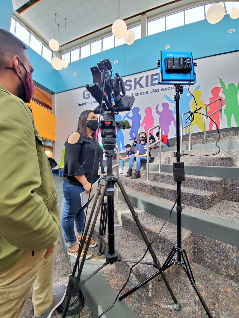 hfhuffman's tweet photo. #BehindtheScenes @ScarboroughElem @Build_HISD #virtualgrandopening #safecelebration #teamworkmakesthedreamwork https://t.co/L7rajpES5n