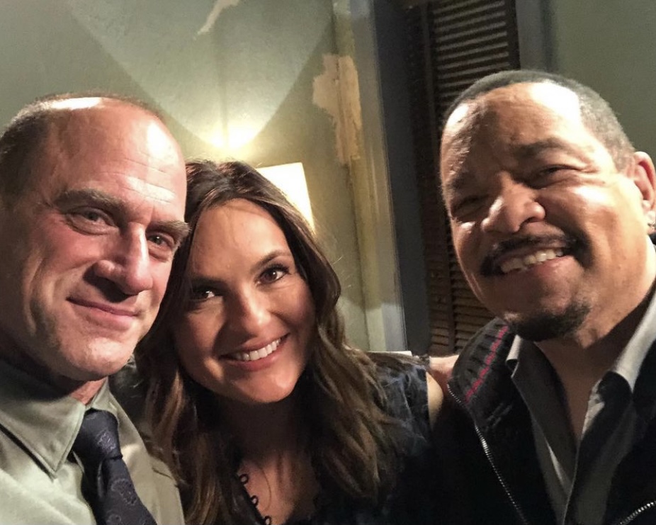 nbc's tweet photo. We're 1️⃣ day away from Stabler's historic return. Who's excited for tomorrow's two-hour crossover premiere with #SVU and #OrganizedCrime?! https://t.co/5alm3ZaPIX