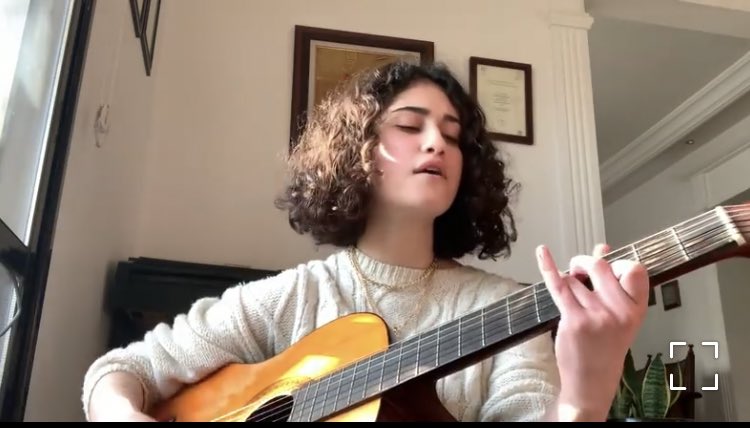 ayalawneh96's tweet photo. يا جماعة اختي كتبت اغنية وغنتها 🎼🎤 شوفوها 😍😍 https://t.co/cfe6hU0V3q https://t.co/HIKXBWyZNO