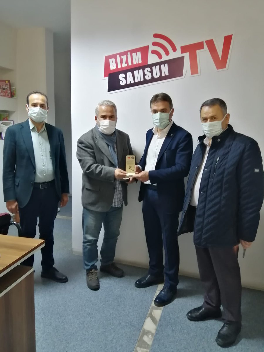 ebssamsun1's tweet photo. Şube Başkanımız Hamdi Yıldız,  Bizim Samsun TV'de İsmet Aktaş,  Kapsam Haber'de Ramazan Çağlayan ve https://t.co/APWLLrS2QQ'da Yadigar Karataş'ı ziyaret ederek isimlerine özel hazırlanan hediyelerini takdim etti. https://t.co/T8NB43zrva