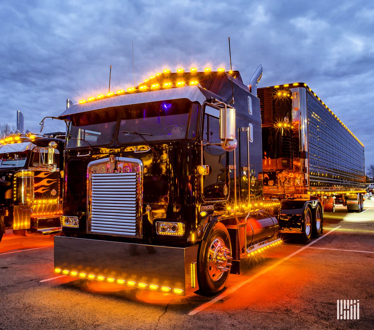 Freight_Photo's tweet photo. From the #Freightwaves #Coe #Photography collection.
#Cabover #Truck #Trucking #Truckerslife #Trucklovers #Customtruck #Custom #Largecar #Trucks #Transportation #TractorTrailor #18wheeler #KW #Kenworth https://t.co/CIobyzQ4cD