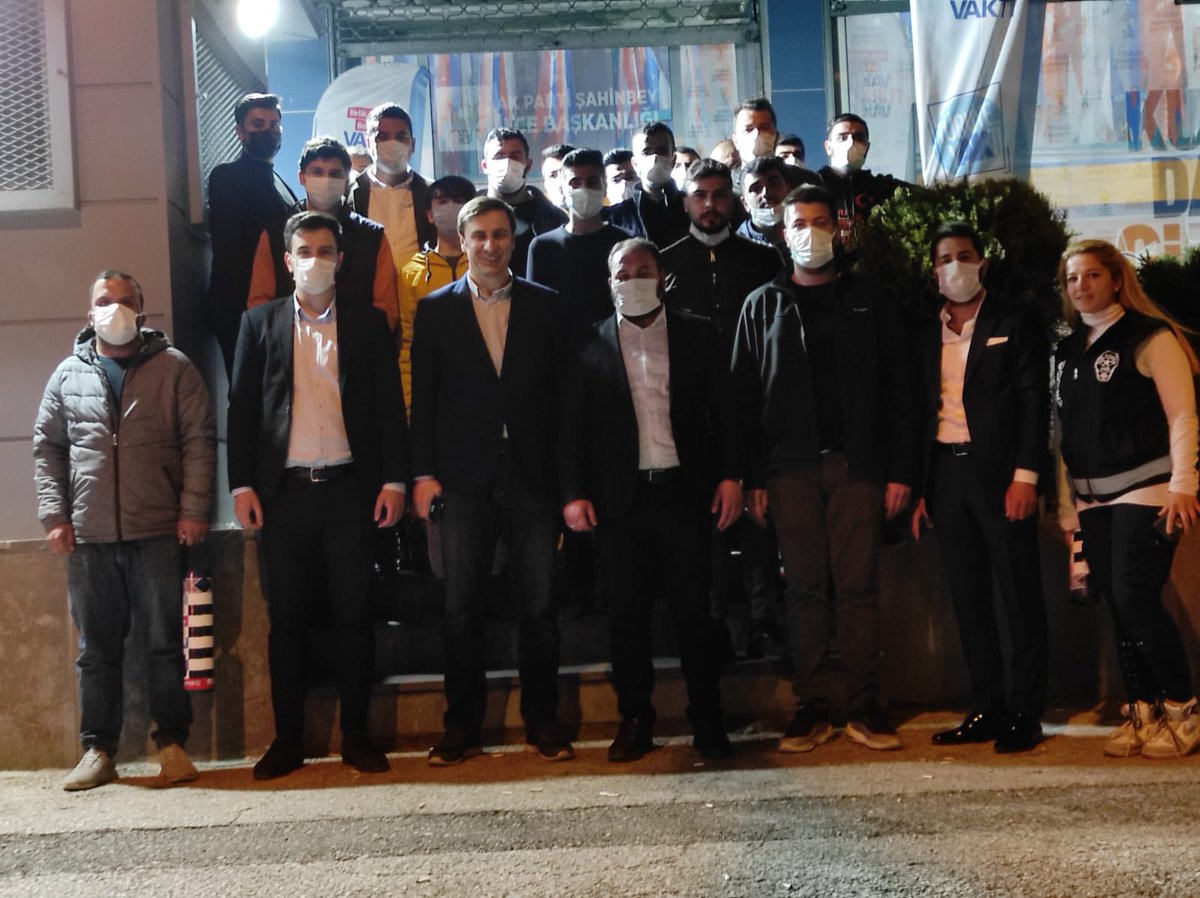 Haftalık olağan yönetim kurulu toplantımızı kıymetli kardeşlerimizin katılımlarıyla gerçekleştirdik.
Bugün konuğumuz çok kıymetli <a href="/GbbGenclikSpor/">GBB EĞİTİM GENÇLİK ve SPOR DAİRE BAŞKANLIĞI</a> Daire Başkanımız <a href="/Z_Efiloglu/">Zekeriya EFİLOĞLU</a> idi.Z kuşağını konuştuk.Çok verimli oldu.

Şahinbeyimizdeki tüm gençlerimizin gönüllerine dokunacağız☺️