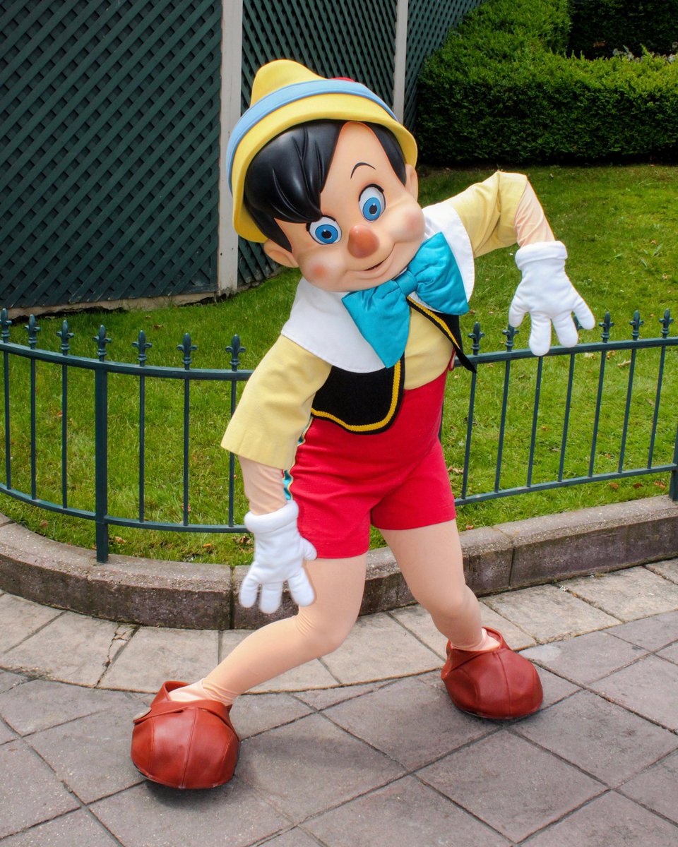CharactersPBlog's tweet photo. « I had strings, but now I’m free, there are no strings on me. Hi-ho the me-ri-o, that’s the only way to go » ✨
#Pinocchio #disneyclassics #DisneyThrowbacks #characters #disneycharacters #disneylandparis #DisneyParks #reopening #disneyfriends #fantasyland #seeyarealsoon https://t.co/i3V0Zb7Rq7