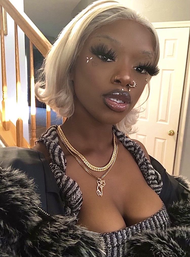froliyf's tweet photo. Black girls with 𝙱𝚕𝚘𝚗𝚍𝚎 𝙷𝚊𝚒𝚛 >>>> https://t.co/tyTnAUxmxY