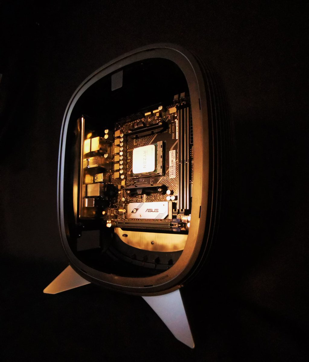 InWin's tweet image. A mighty #HTPC! #Tpbmods showcases a build in the #InWin B1 #MiniITX chassis before doing a #CaseMod! 😍