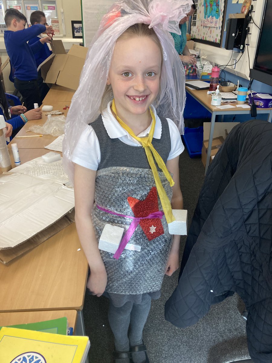 Ashwoodspencer4's tweet photo. Today, Year 4 had a fashion show to show off their up-cycled creations. @RuPaul, what do you think? #fashion #enviornment @satrust_ https://t.co/YL4Ivg5tLa