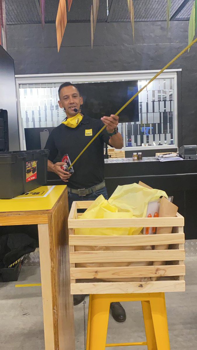 TheGuide_Mag's tweet photo. .@owenhannie takes us through the @BuildersSA fundamentals of DIY and the important tools any “#DIYER“ needs. #BuildersMidrand #BuildersDIY https://t.co/xvmpVtXiHQ